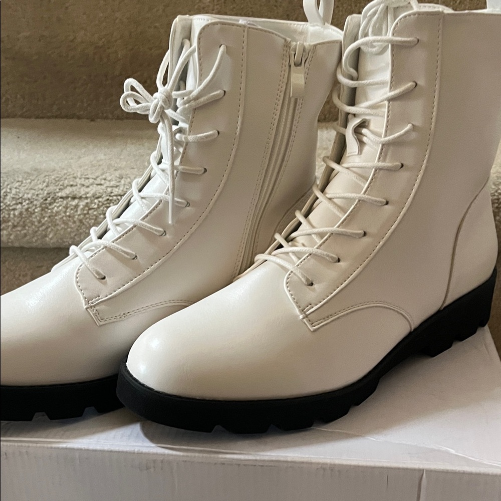 Elegant White Lace-Up Women's Boots